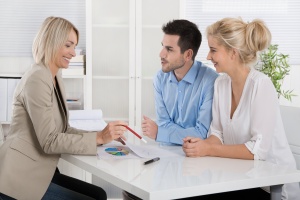 couple meeting with specialist for Cash Flow Analysis